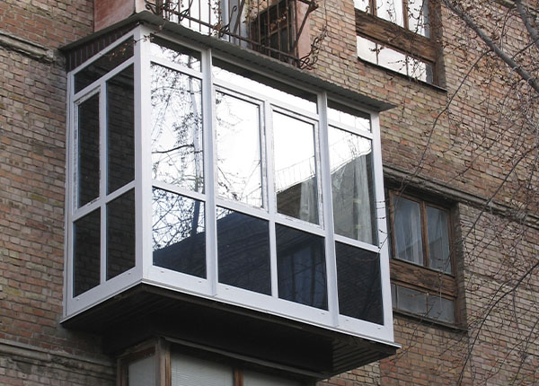 Панорамное остекление балкона с тонированием