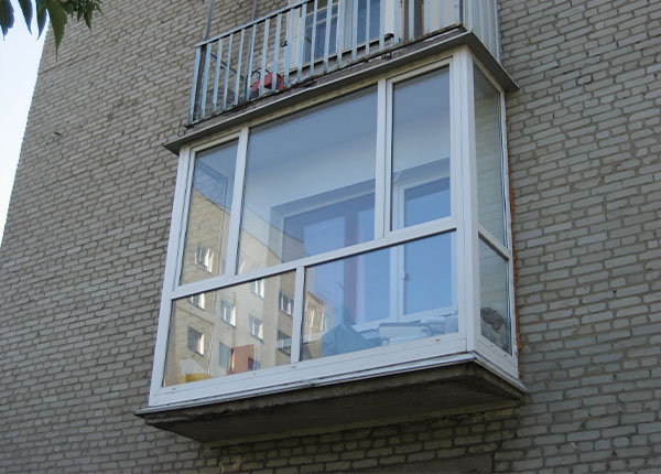 Панорамное остекление балкона ПВХ-окнами