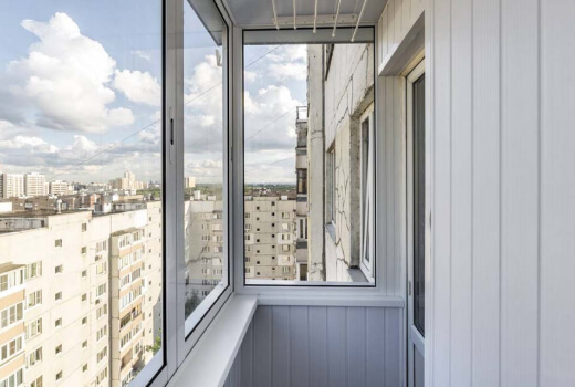 Холодное алюминиевое остекление П-образного балкона в Котельниках