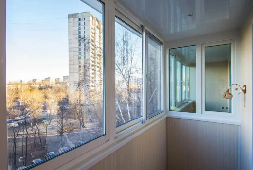Остекление балкона холодными раздвижными окнами из алюминиевого профиля в Котельниках