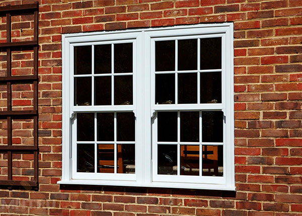 Остекление дачи окнами в английском стиле в Котельниках